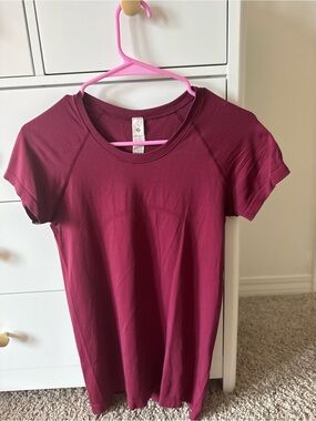 lululemon athletica Swiftly Tech Short-Sleeve Shirt Waist Length - Burgundy - 6
